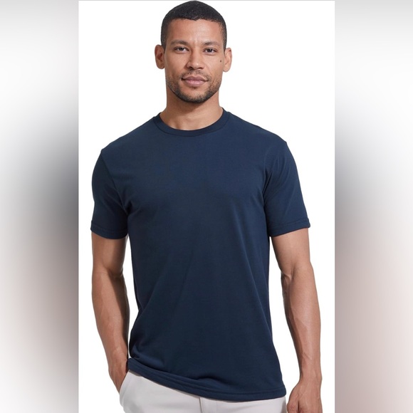 True Classic Other - Mens Navy Blue T-shirt sz L.